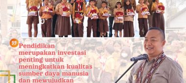 BUPATI KETAPANG SERAHKAN SERAGAM DAN ALAT TULIS GRATIS, DORONG ANAK-ANAK MARAU RAIH PENDIDIKAN SETINGGI-TINGGINYA