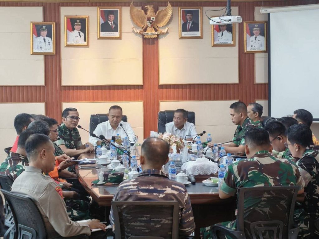PEMKAB KETAPANG DAN TIM SUPERVISI MABES TNI PERKUAT PENANGANAN KARHUTLA