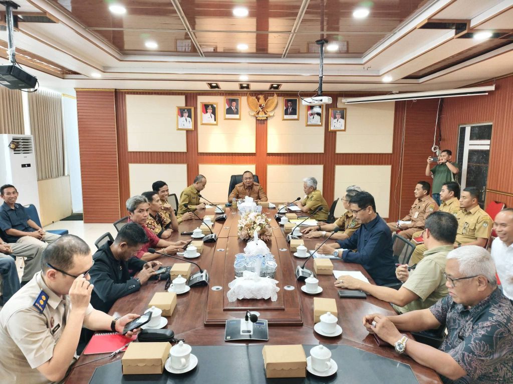 BUPATI KETAPANG FASILITASI ISLAH PT PTS DAN MASYARAKAT MERIMBANG JAYA, SEPAKAT AKHIRI SENGKETA