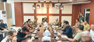 BUPATI KETAPANG FASILITASI ISLAH PT PTS DAN MASYARAKAT MERIMBANG JAYA, SEPAKAT AKHIRI SENGKETA