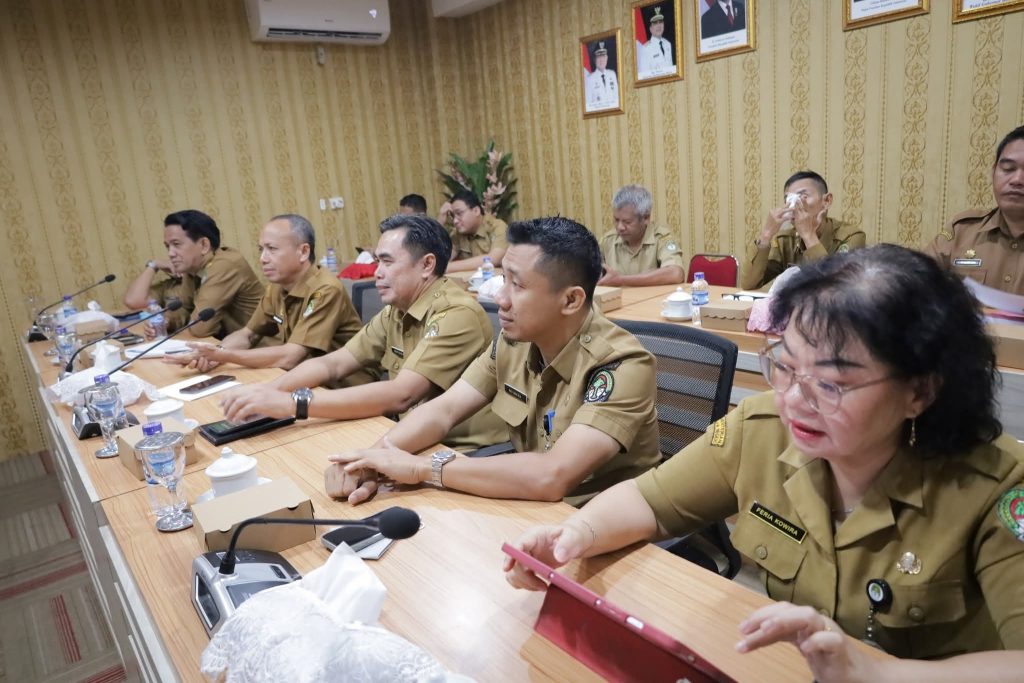 SEKDA KETAPANG HADIRI RAPAT KERJA GUBERNUR KALBAR MELALUI ZOOM MEETING
