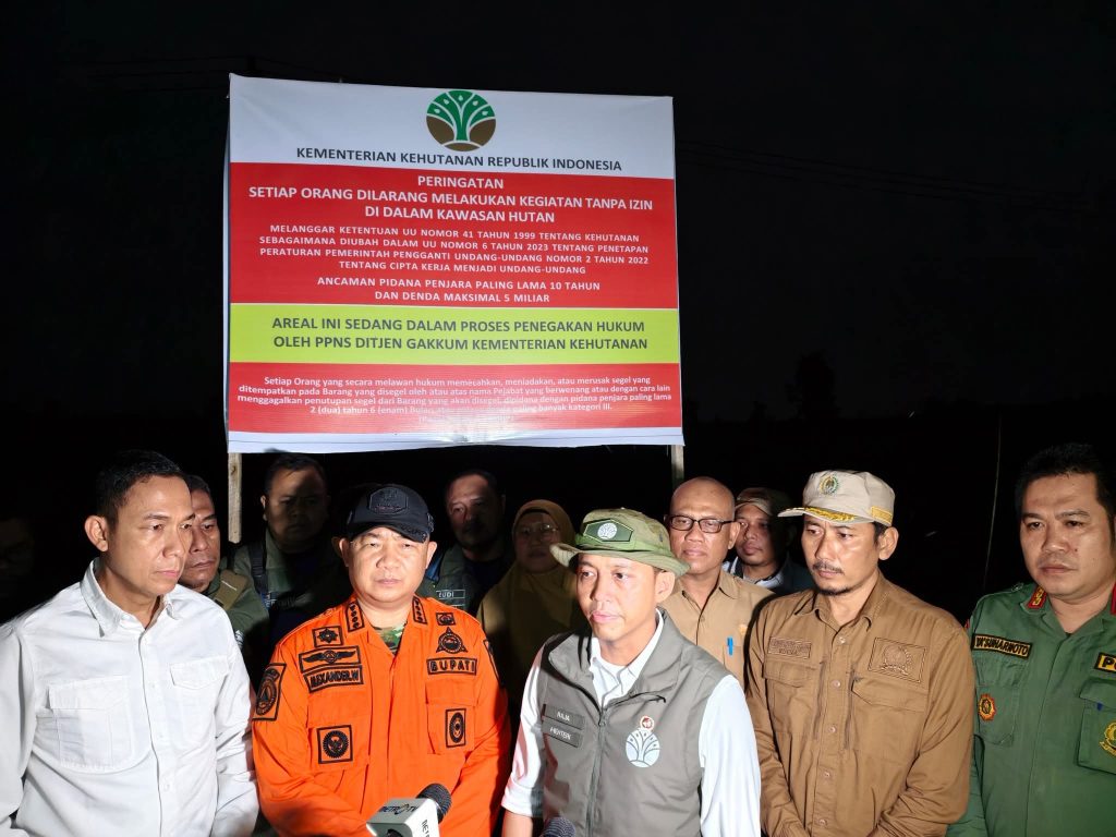 MENTERI KEHUTANAN TURUN KE KETAPANG, PASTIKAN PENANGANAN KARHUTLA BERJALAN OPTIMAL