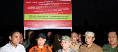 MENTERI KEHUTANAN TURUN KE KETAPANG, PASTIKAN PENANGANAN KARHUTLA BERJALAN OPTIMAL
